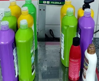 Espanhola é flagrada com cocaína diluída em frascos de shampoo