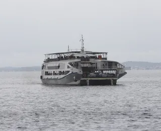 Falta de embarcações faz usuários do ferry-boat sofrerem