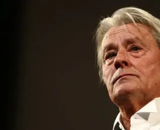 Família do ator Alain Delon se recusa a sacrificar cachorro; entenda