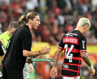 Filipe Luís relembra estreia contra o Bahia: "Não foi aquelas coisas"