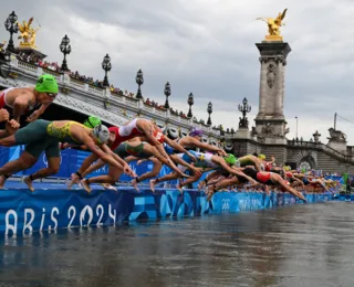 Francesa e britânico vencem triatlo; brasileiro alcança top-10