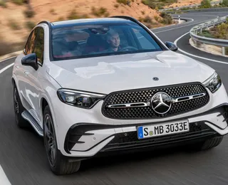 GLC 300 4MATIC AMG Line 2025 já disponível nas revendas - Imagem