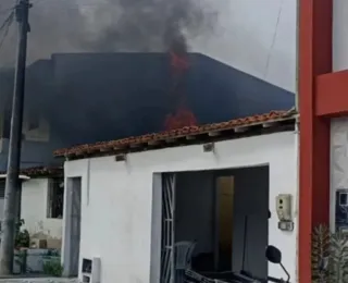 Homem provoca incêndio na própria casa na Bahia