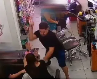 Homem que matou a ex-esposa com 15 facadas em salão é preso