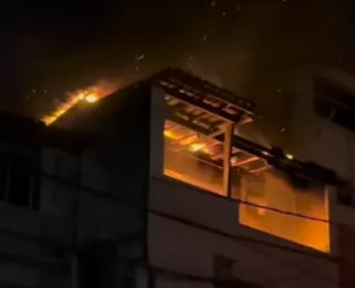 Incêndio atinge imóvel em Salvador e cachorro morre carbonizado