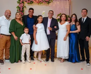 Jornalista faz festa de casamento do ex-marido: "Uma família"