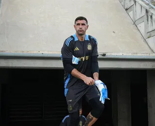 Jornalistas protestam contra goleiro por agressão a cinegrafista