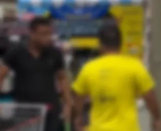 Jovem denuncia injúria racial em fila de supermercado em Salvador