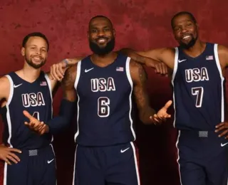 Le Bron James e jogadores recriam foto histórica na Olimpíada de Paris