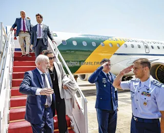 Lula chega ao Brasil após pane em avião no México