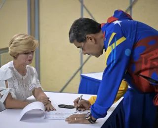 Maduro pede desculpas por impedir entrada de ex-mandatários