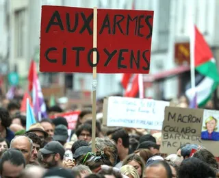 Manifestantes de esquerda protestam na França contra novo premiê