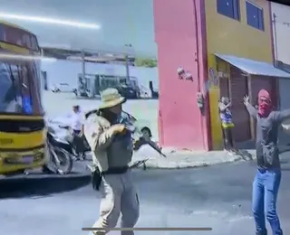 Manifestantes tentam atravessar ônibus na Estrada do Derba; veja vídeo