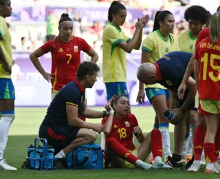 Marta é expulsa após chutar cabeça de jogadora espanhola; assista