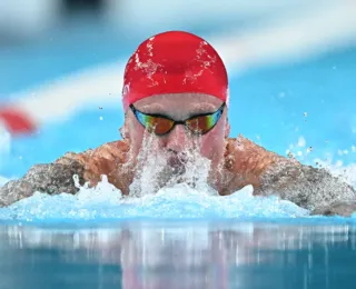 Medalhista de prata na natação testa positivo para covid-19