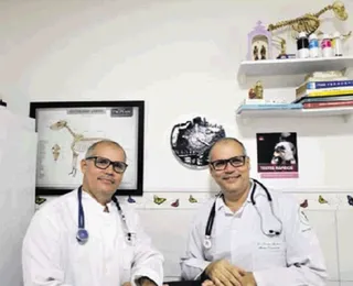 Médicos gêmeos dão exemplo de dedicação à saúde dos animais - Imagem