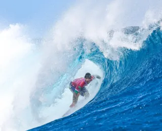 Medina e Tati avançam às semis do surf; Chianca e Luana são eliminados