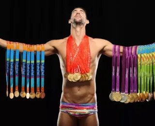 Michael Phelps surpreende com novo visual na abertura das Olimpíadas