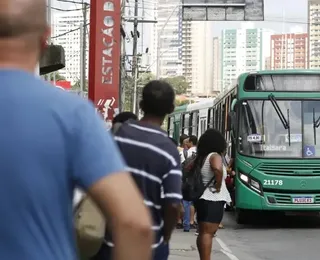 Manifestação de rodoviários atrasa saída de ônibus em Salvador