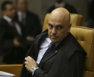 Oposicionistas entregam pedido de impeachment de Alexandre de Moraes