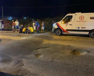 Motociclista cai e fratura o braço após passar por buraco na BA-409