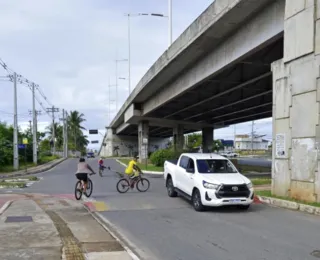 Motociclista morre após bater em ônibus na Avenida Orlando Gomes