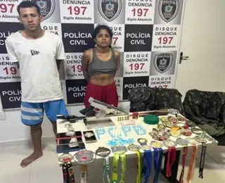 Mulher decapitou jovens por após encontrar figurinhas de facção rival