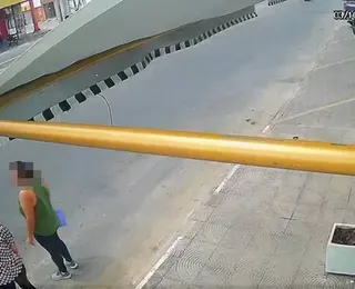 VÍDEO: mulher morre após ser atropelada em Feira de Santana