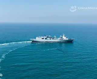 Navio chinês invade águas japonesas uma semana após invasão aérea