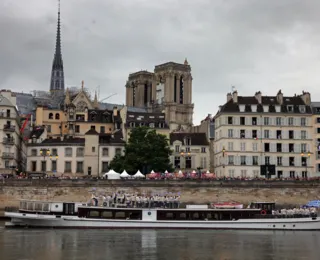 Notre Dame protagoniza sequência da cerimônia de abertura dos Jogos