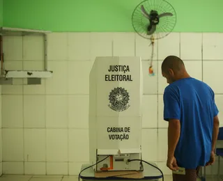 Domingo de votação registra 108 eleitores e 14 candidatos presos