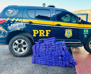 PRF apreende 130 kg de maconha em veículo roubado na Bahia