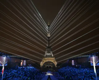 Paris lança Jogos Olímpicos com cerimônia no rio Sena; confira