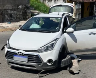 Perseguição com carro roubado termina com três veículos batidos