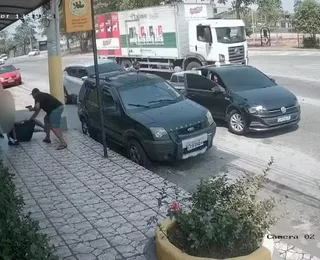 Policial é baleado um segundo após beijar filhos na frente da escola