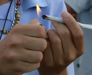 17ª Marcha da Maconha paralisa avenida famosa pedindo por legalização