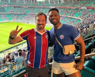 Presidente do Bahia leva namorado para assistir clássico