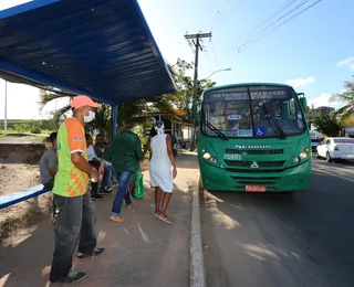 Projeto de lei proíbe motorista de 'dirigir e cobrar' e prevê prisão a empresários