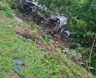 Quatro pessoas morrem em acidente com micro-ônibus em Candeias