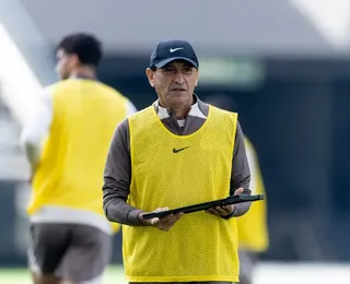 Técnico do Corinthians é expulso por agredir gandula no Brasileirão; veja