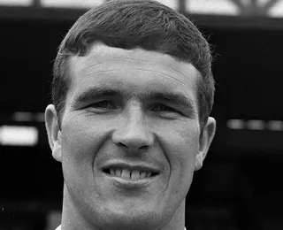 Ron Yeats, ex-capitão do Liverpool, morre aos 86 anos