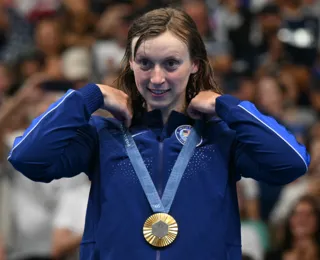 Saiba quem é Katie Ledecky, nadadora que 'humilhou' atletas nos 1500m