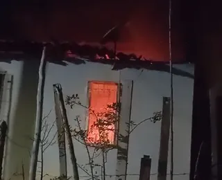 Suspeito de homicídio é linchado e tem casa incendiada na Bahia