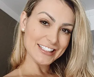 Andressa Urach compartilha resultado final de bifurcação de língua