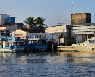 Tripulantes de barco à deriva são resgatados pela Marinha na Bahia