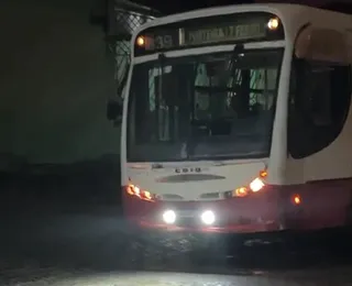 VÍDEO: motorista de ônibus escolar evita tragédia após perder freio