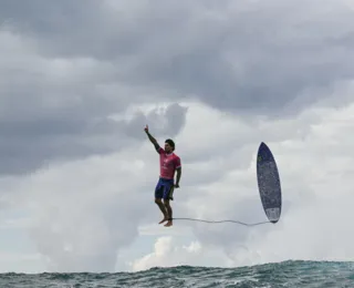 Vídeo: Gabriel Medina aparece 'voando' e foto viraliza na internet