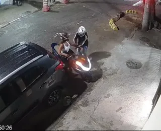 Mulher tem moto roubada em frente a residência; assista vídeo