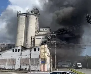 Vídeo: incêndio atinge casarão antigo no Comércio