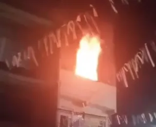 Vídeo: prédio pega fogo na Federação e assusta moradores